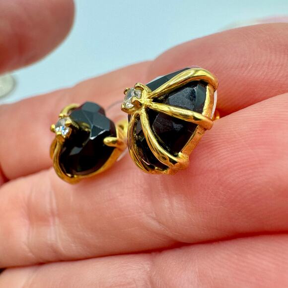 SETA Black Faceted Heart Earrings Gold Tone Cage Rhinestone Studs Gift Signed - Picture 5 of 11